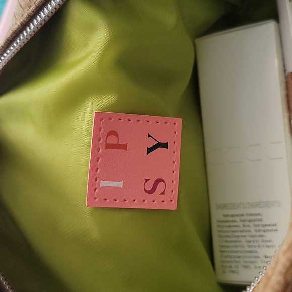 Face set with makeup bag - Picture 3 of 3